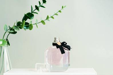 Le mythe de l'emballage en parfumerie : influe-t-il vraiment sur le coût ?